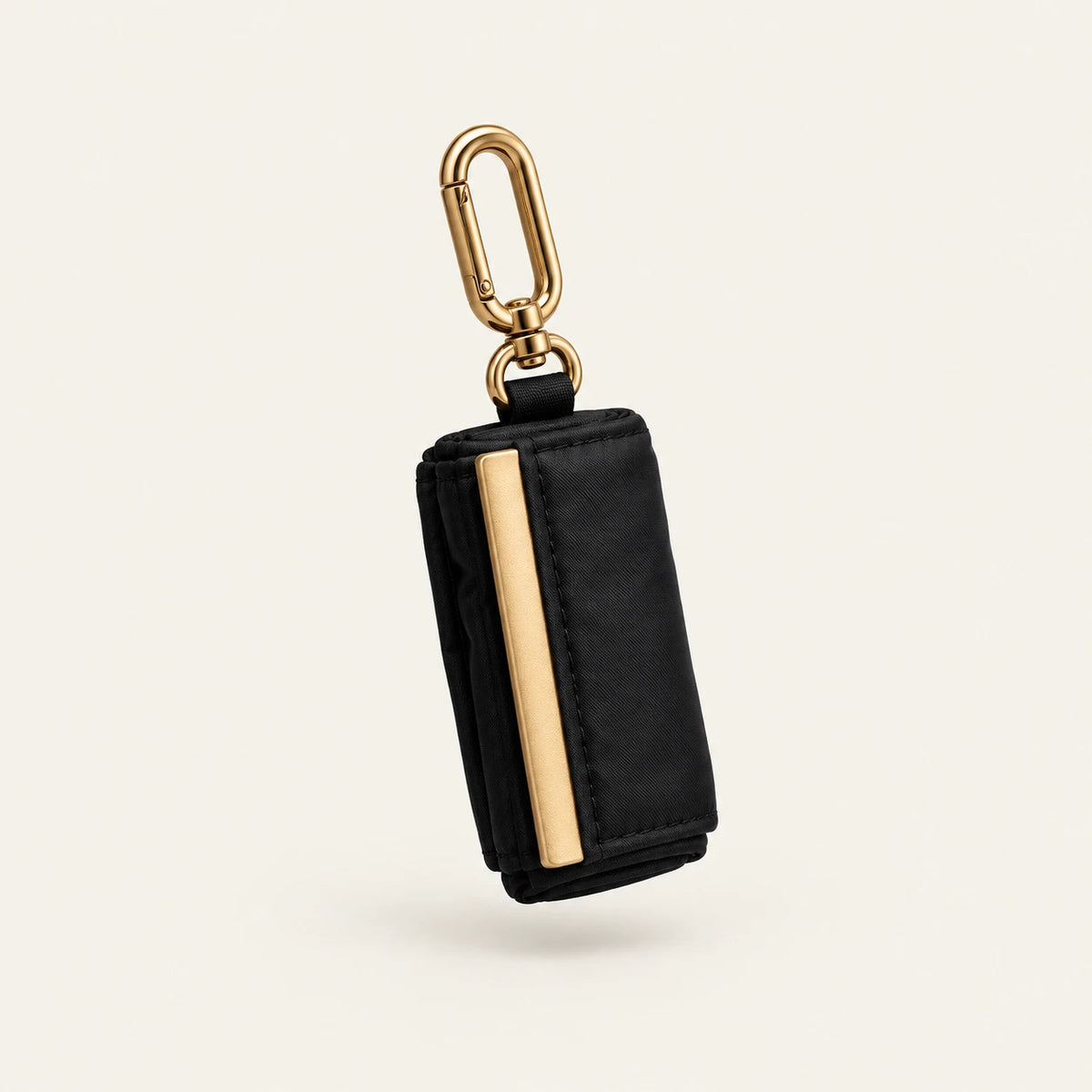 Zwarte NOMO tote opgevouwen als keychain