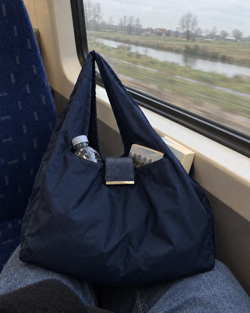 NOMO Keychain Tote in gebruik (foto: NOMO)