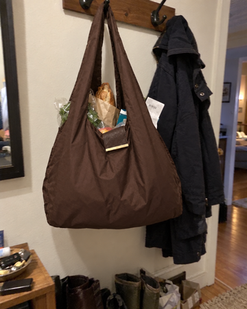 NOMO Keychain Tote in gebruik (foto: NOMO)