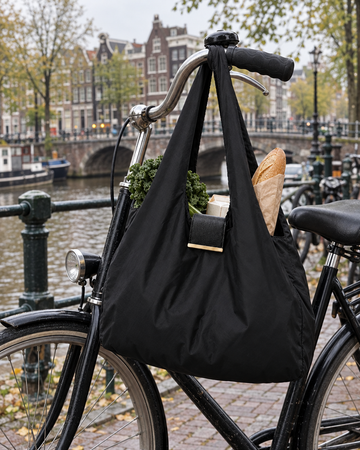 NOMO Keychain Tote in gebruik (foto: NOMO)