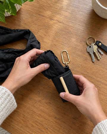 NOMO Keychain Tote in gebruik (foto: NOMO)