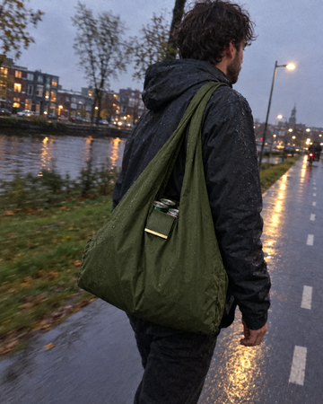 NOMO Keychain Tote in gebruik (foto: NOMO)