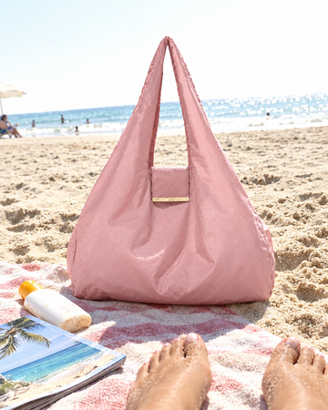 NOMO Keychain Tote in gebruik (foto: NOMO)