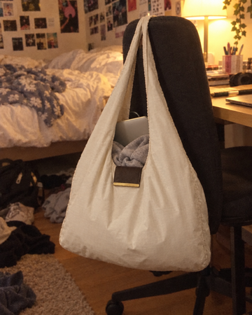 NOMO Keychain Tote in gebruik (foto: NOMO)