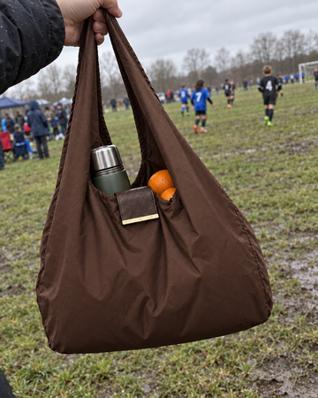 NOMO Keychain Tote in gebruik (foto: NOMO)