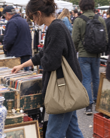 NOMO Keychain Tote in gebruik (foto: NOMO)
