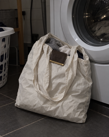 NOMO Keychain Tote in gebruik (foto: NOMO)