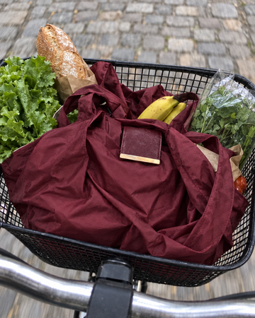 NOMO Keychain Tote in gebruik (foto: NOMO)