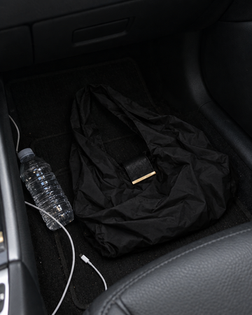 NOMO Keychain Tote in gebruik (foto: NOMO)