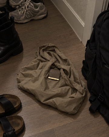 NOMO Keychain Tote in gebruik (foto: NOMO)