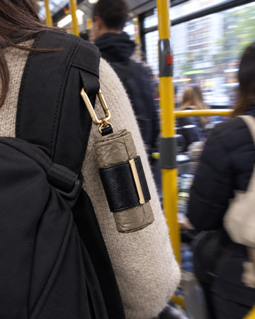 NOMO Keychain Tote in gebruik (foto: NOMO)